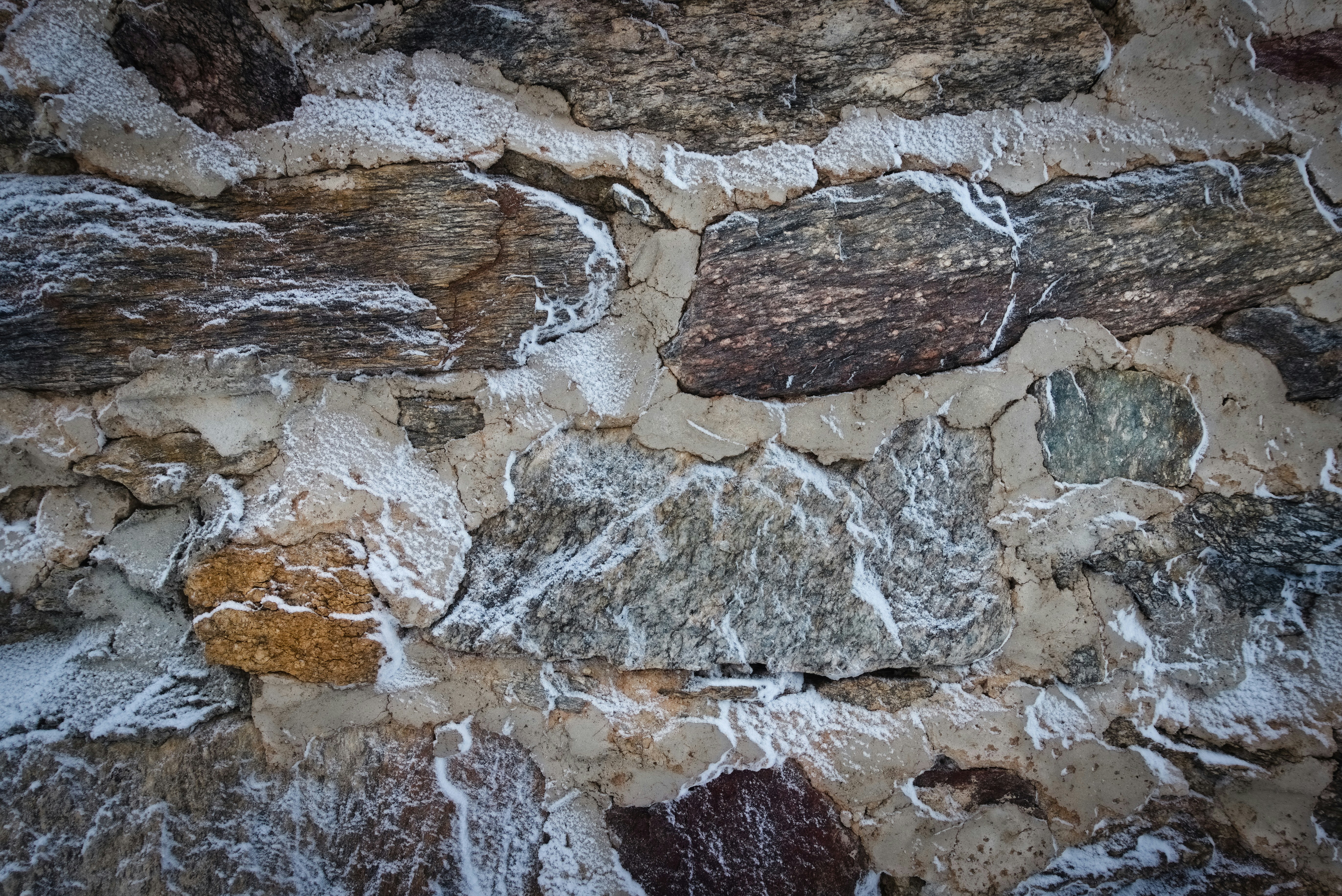 Mur en pierre avec joints de mortier